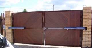 Купить распашные ворота из сэндвич-панелей Ртищево, цена от 2800 руб.